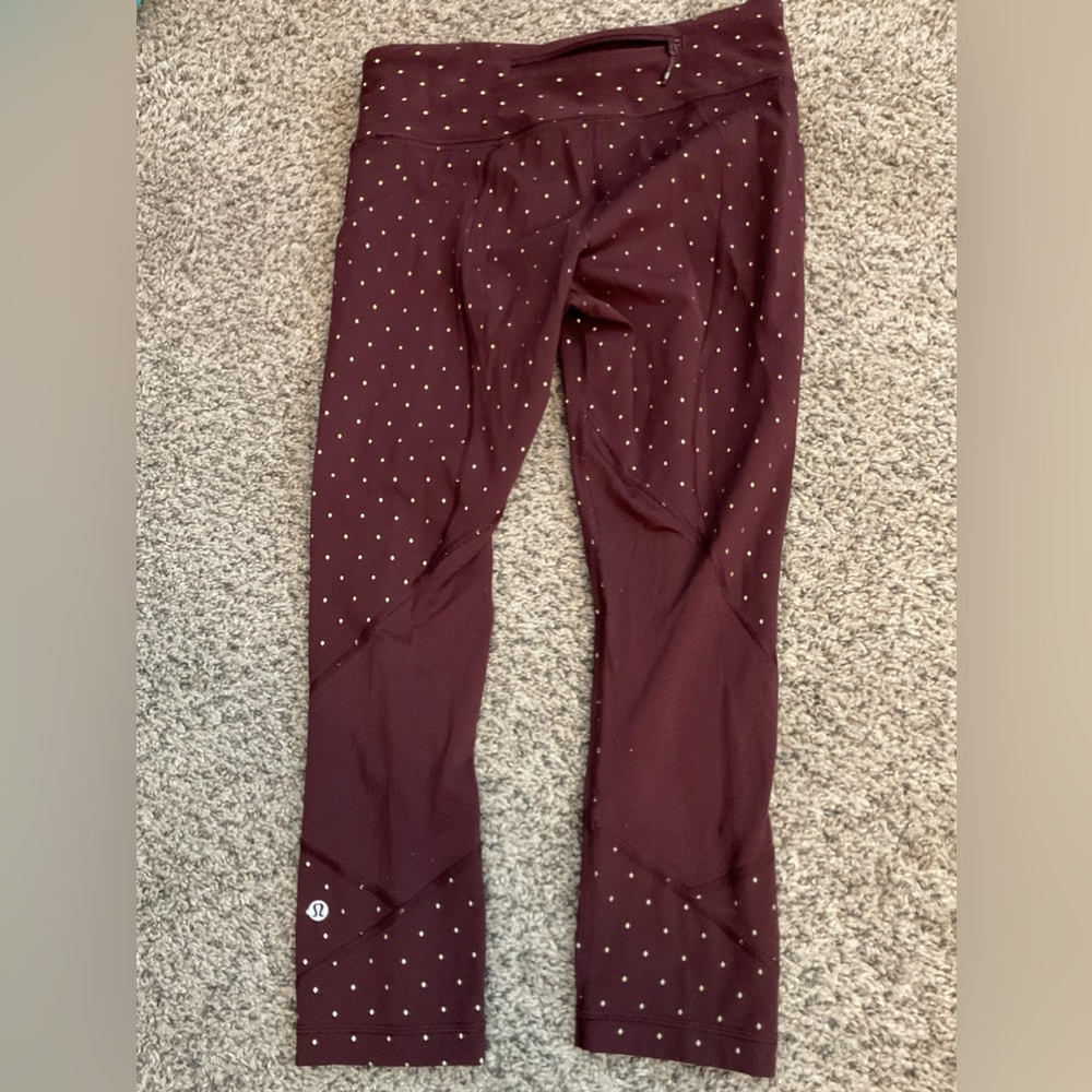 Women’s Lululemon maroon with gold polka dots leggings - size 6